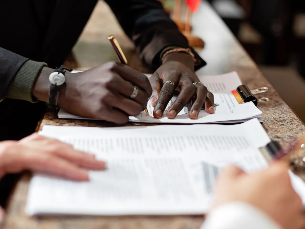 Une proposition écrite, signée avant que le travail commence.